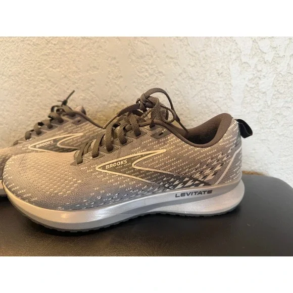 Brooks Levitate 5 Grey White Energize Neutral Running Shoes Mens 9 1203571B026 - Picture 2 of 10